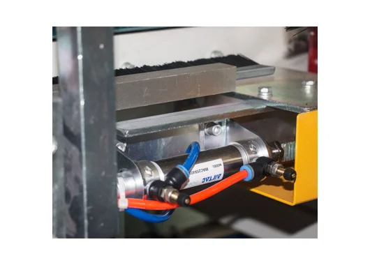 GPG-50 – Semi Automatic Corner and Side Sealing Machine